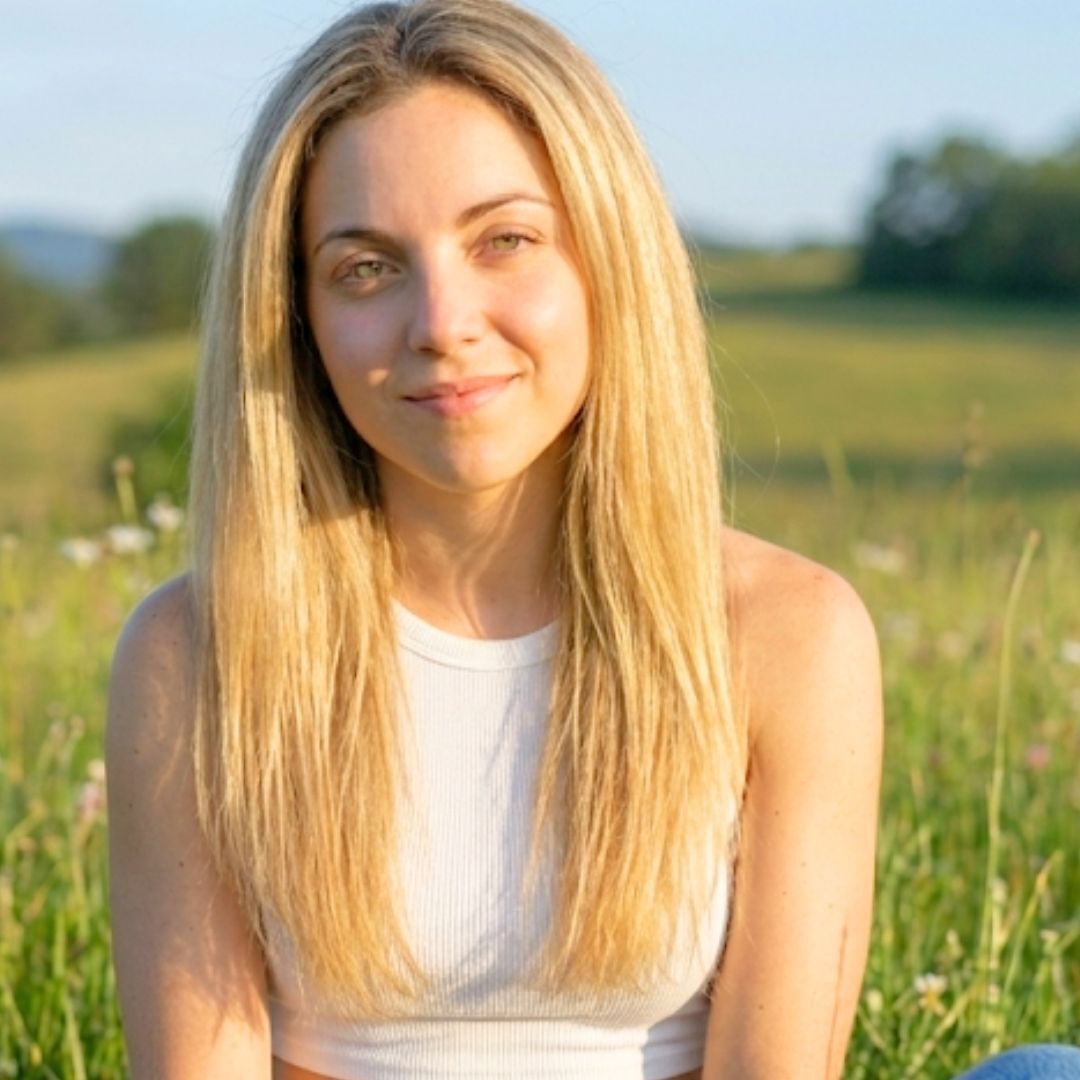 Parent Olivia Bennett giving feedback on Tutree one-on-one English tutoring